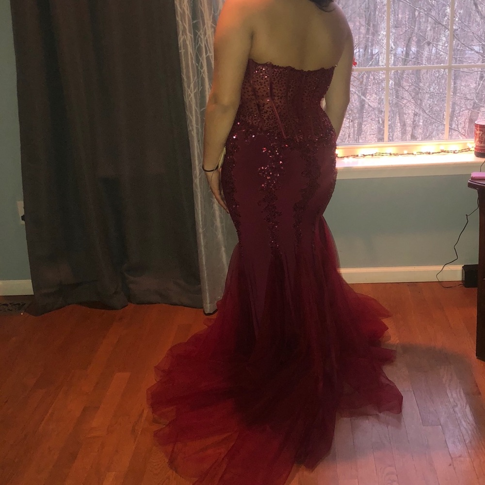 PROM DRESS FOR SALE! - Picture 2 of 5